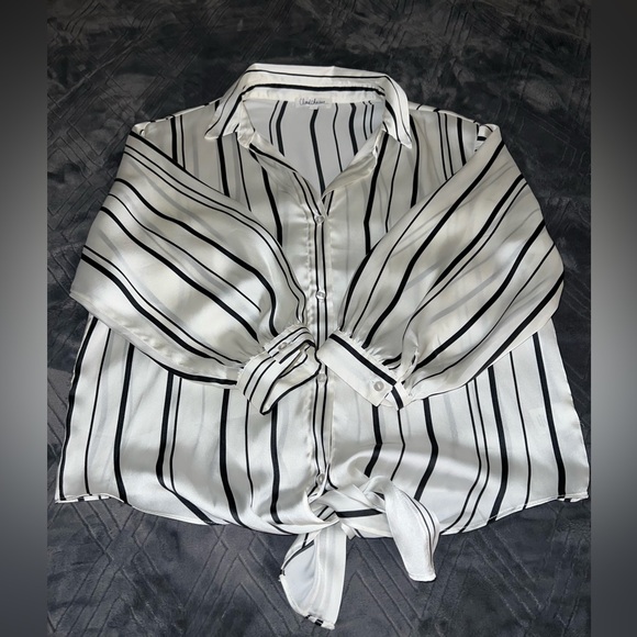 Cloud Chaser Tops - 4/$10 Bundle Sale: EUC Long Sleeve Blouse
